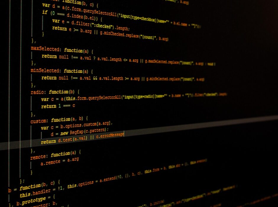 Upptäck webbutvecklingens värld med praktik och teori